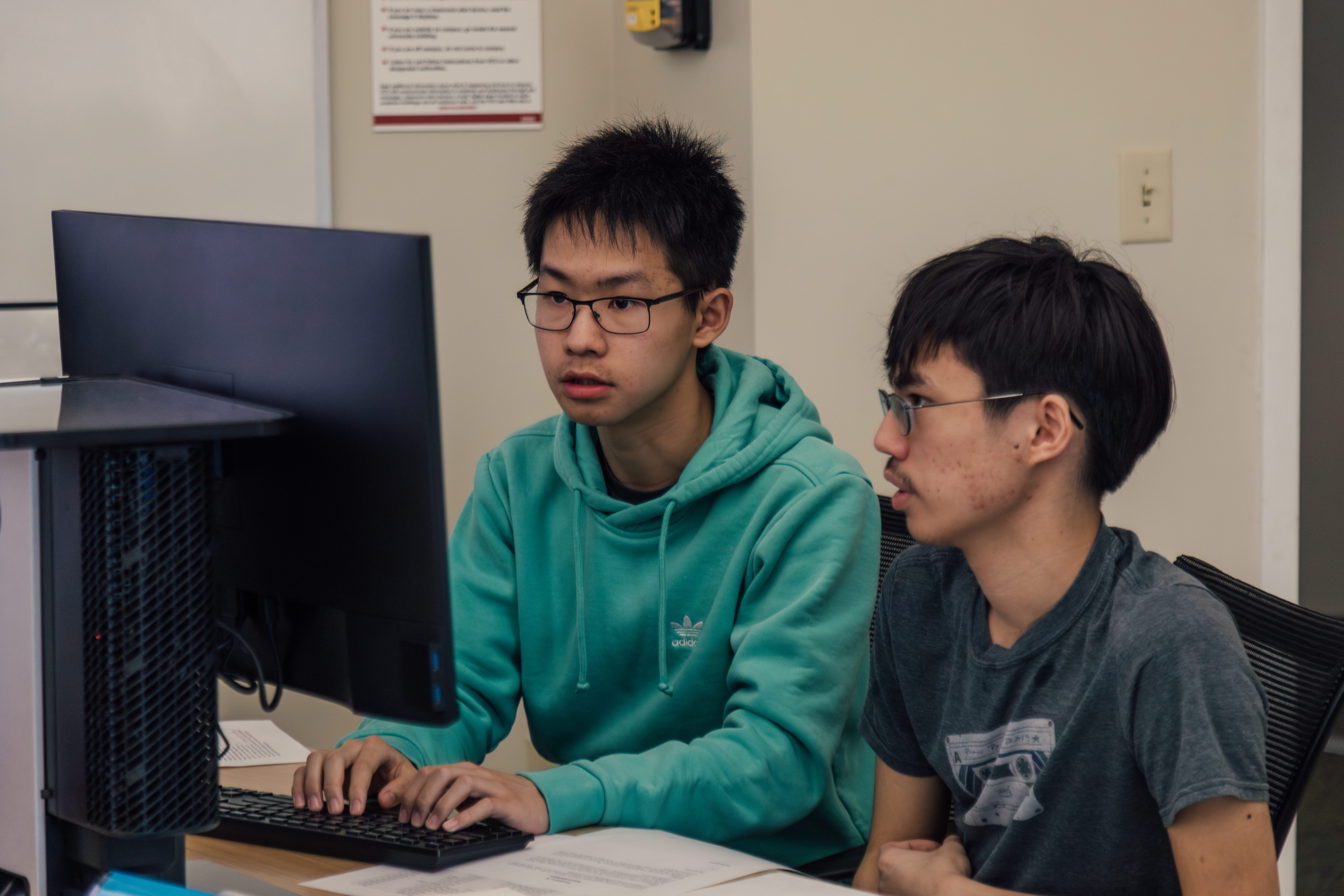 engineering students on cpmputer